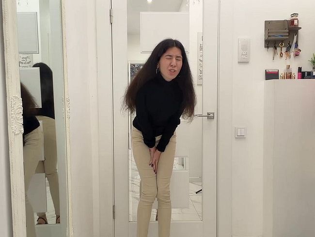 Nass in beigefarbene Hosen, verzweifeltes pin**ln, High Heels