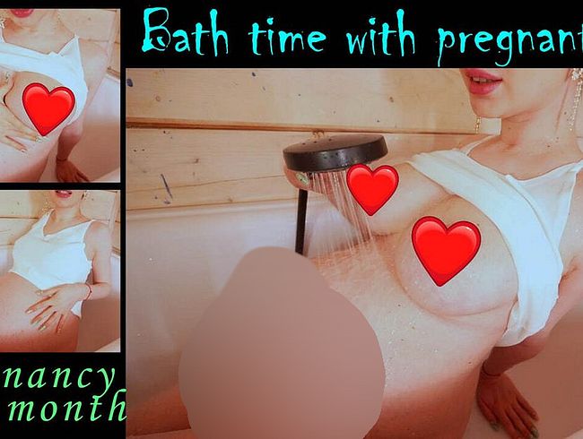Badezeit mit riesigem schwangerem Bauch und Brüsten
