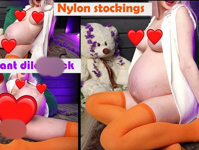 Schwangerer Orgasmus! Nylonstrümpfe und geiler dil*o