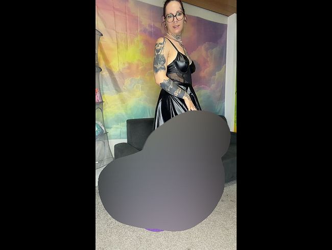 Slow Burn in Black – Mein Lederkleid klebt, dein Blick bleibt hängen“