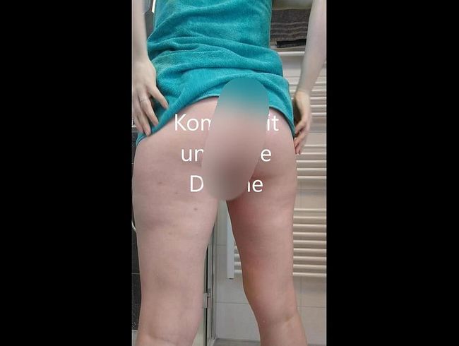 Komm mit unter die Dusche