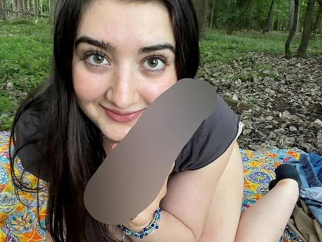 Tabubruch?! Fremder erwischt mich mit dil*o auf der Wiese und schaut mir beim Squirten zu!!!