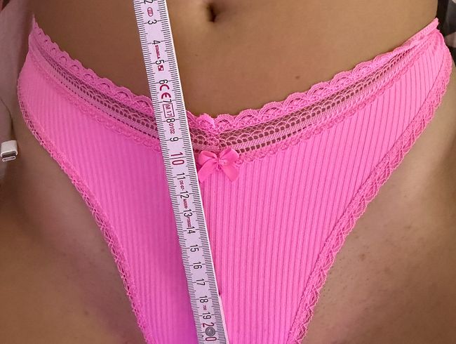 Blonde Studentin reitet 25cm BBC so tief sie kann (RP)