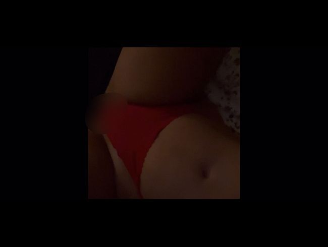 Leonita befriedigt sich