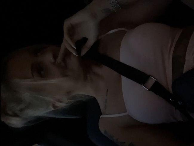 Orgasmus im Auto beim fahren