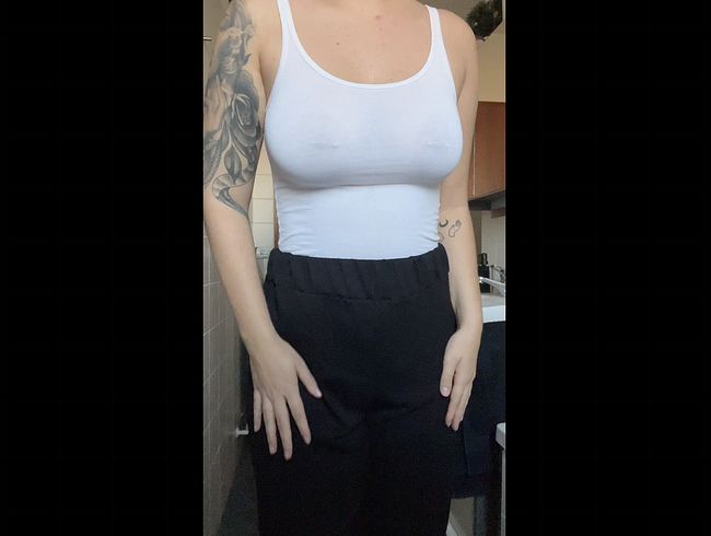 Wet T-Shirt Spaß in der Badewanne - Schau mir zu wie ich mein Shirt Nass mache