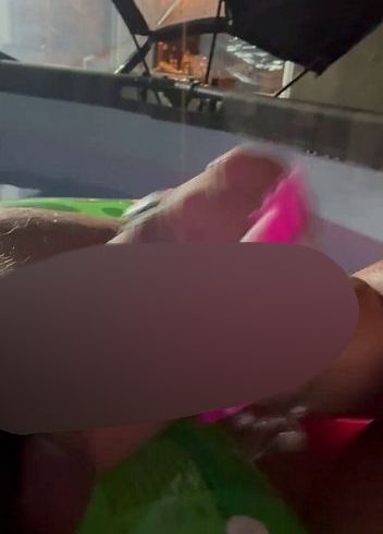 Letzter Teil von dem Abenteuer im Pool ??? und ja er durfte dann spri**en