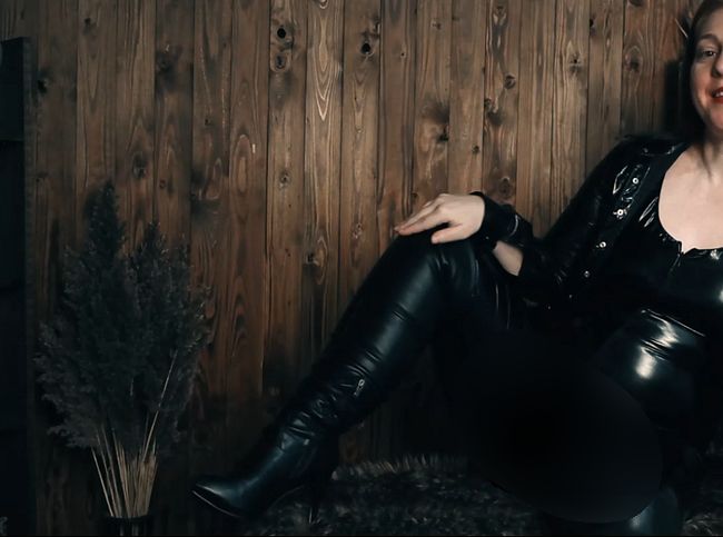 Pralle Kurven in Lack & Leder - lec* meinen ars** (1)