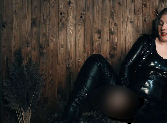 Pralle Kurven in Lack & Leder - Meine fo**e will mehr (2)