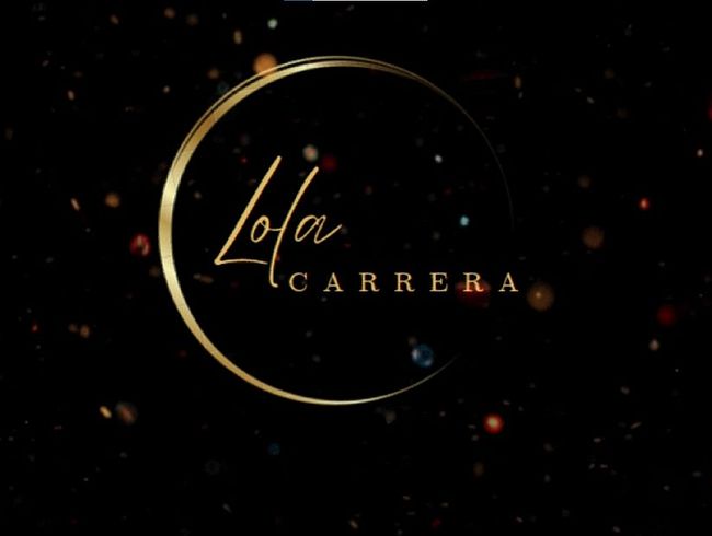 Lola befriedigt sich auf einen p*rno im Homeoffice