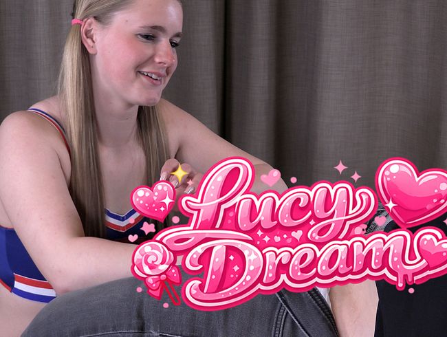 Cheerleader Lucy Dream beim hand**b Training - wi**sen bis die Sahne spri**t