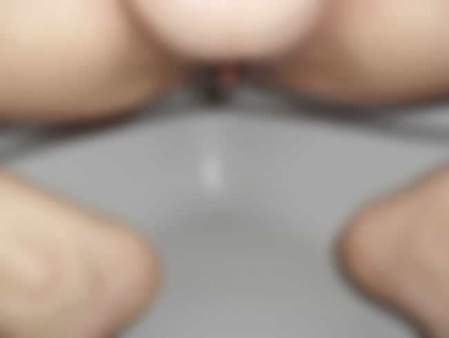 in die dusche gepinklet!