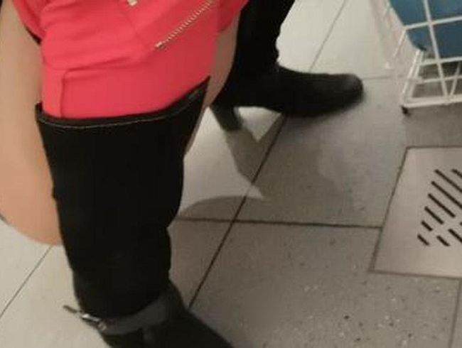 Parkhaus Toilette angepi**t