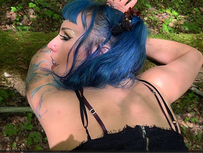 GOTHGIRL von großem schw**z hart DURCHGEfi**T im WALD!! cream**e in feuchte fo**E gespri**t