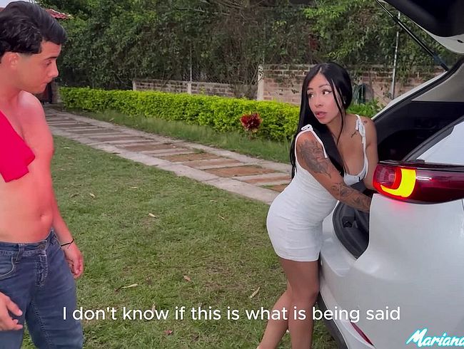 Latina mit riesigen Brüsten wird von einem riesigen schw**z gefi**t, sodass ihre musc** tropft