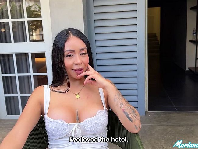 Milf-Perspektive – Ich fi**e den Hotelangestellten und seinen großen schw**z für mich – Mariana S