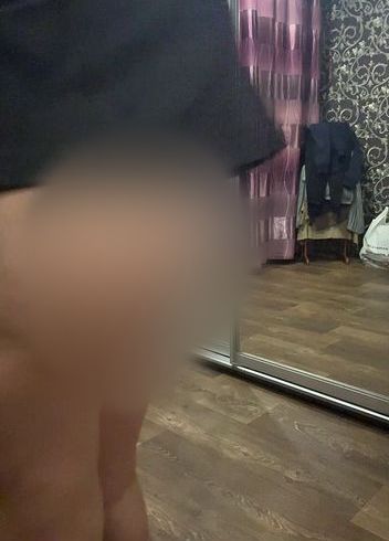 ich bin heute sehr geil und ich möchte diesen großen Gummidil*o sehr tief lut**hen