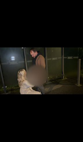 OMG… Ich hab’s getan: bl*wjob an der Bushaltestelle!!!!!!