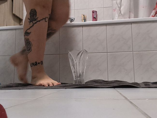  Ich pi**e in eine Glasvase