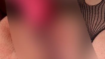 Gefess*lt im Netz – Ich spiele mit meinem kit****, bis er kommt…