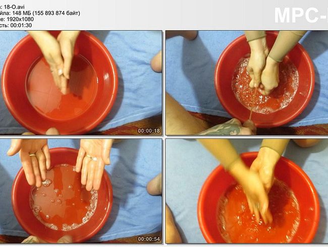 mäd**en wäscht ihre Hände mit Urin.