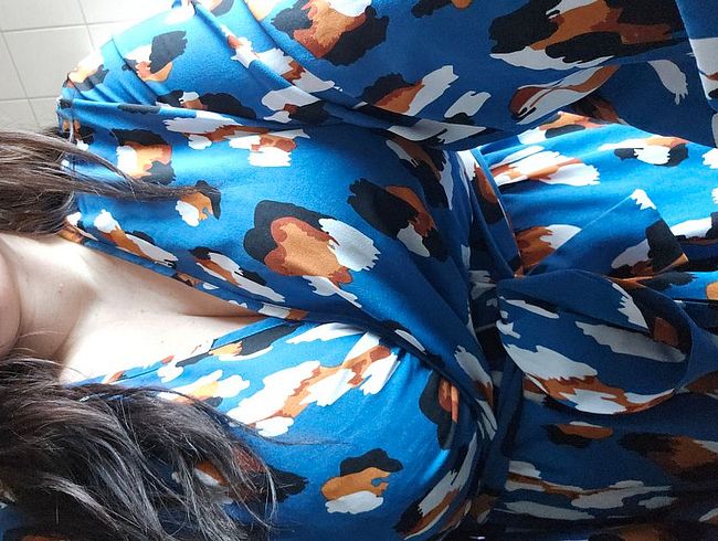 Voller Genuss, Zeit die Hüllen fallen zu lassen, komm in die Badewanne mit mir.