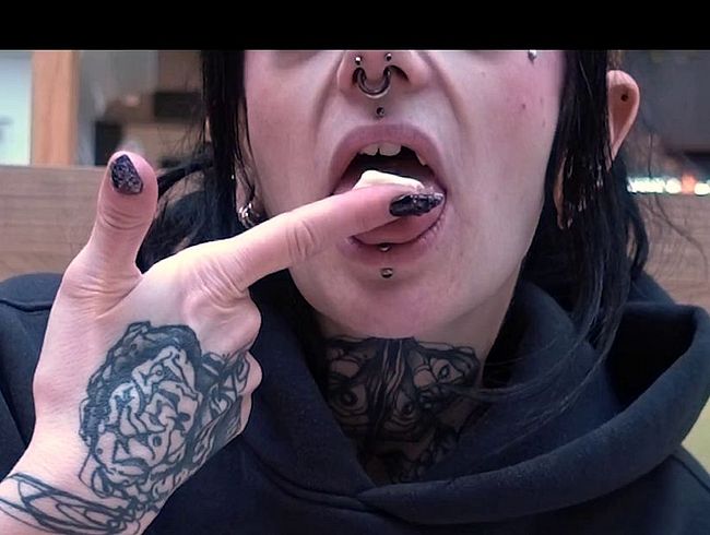 Beim shoppen getroffen - bl*wie in Umkleide? Wäre ok, oder?