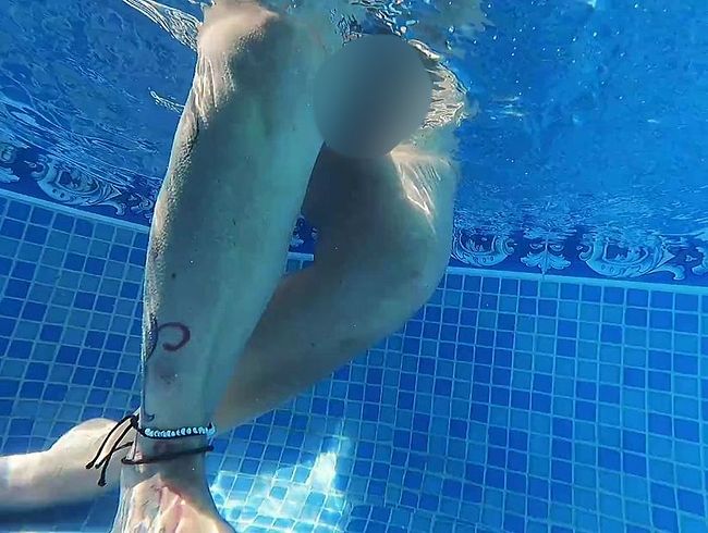 Im Pool scharf geworden, da müssen die fin**r halt herhalten