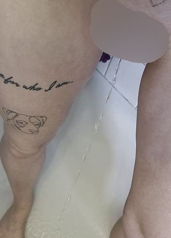Goldenshower-naturs*** in der Badewanne ???ich lass es für dich laufen