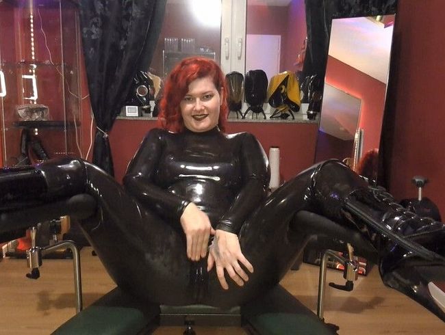 Latex-Lady hart ana* mit der fi**maschine