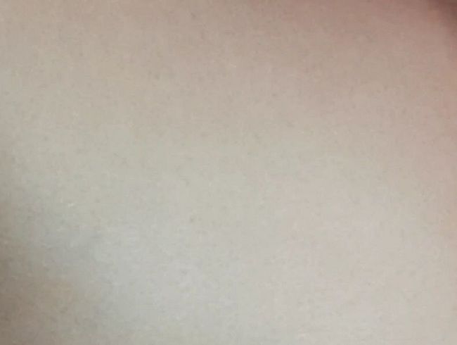 Schön sa*tig flut**ht der große dil*o in meine spalte