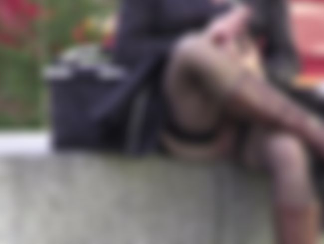 sc**mlos in der Fußgängerzone gepi**t...