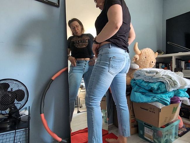 Jeans pi** vorm Spiegel .