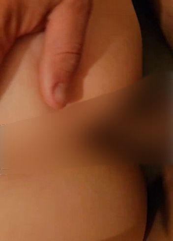 Der Nachbar kam kurz vorbei und fi**te hart meinen ars**... ?