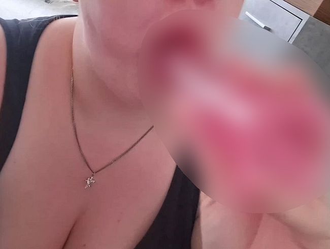 dil*o bla*en wie einen schw**z....ich liebe es so sehr