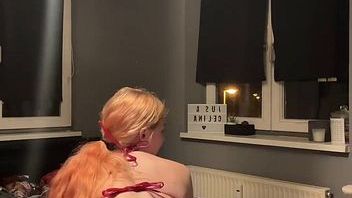 Lina befriedigt sich im roten Lack 2 teiler ? es wird glitschig