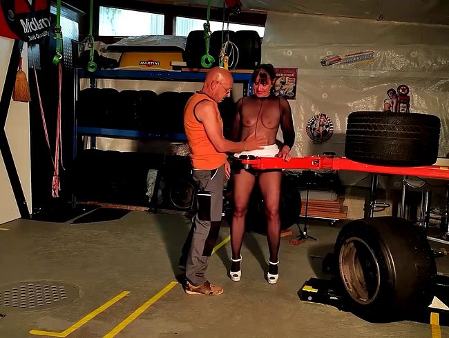 Die dauergeile pi**fo**e-Angi – fi**t und pi**t den Mechaniker voll