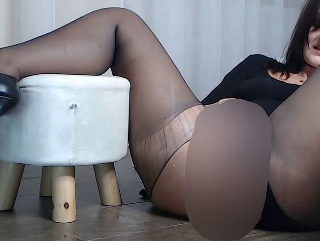 Milf spri**t vor der Kamera.