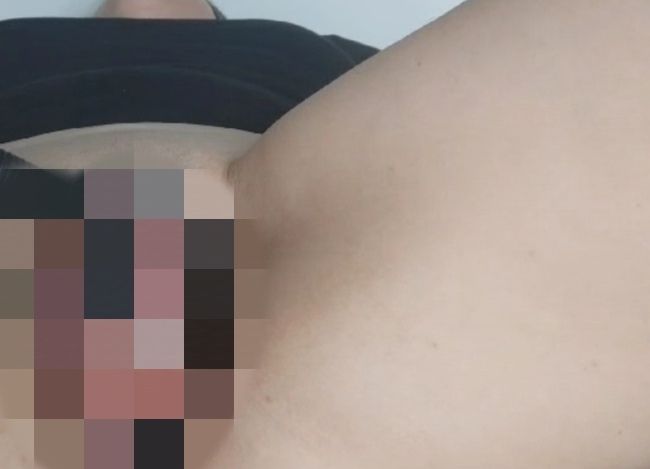 Mein allererster vi*rator-fi** mit gepumpter Pu**y