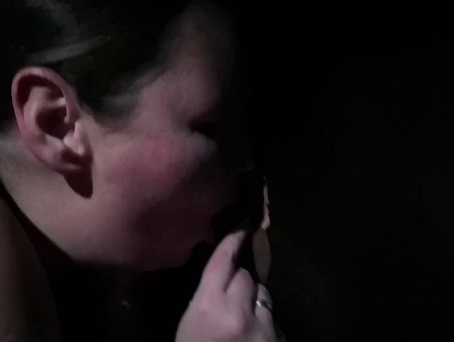Im Gloryhole wild fremden Mann einen gebla*en bis er mir in den Mund spri**t