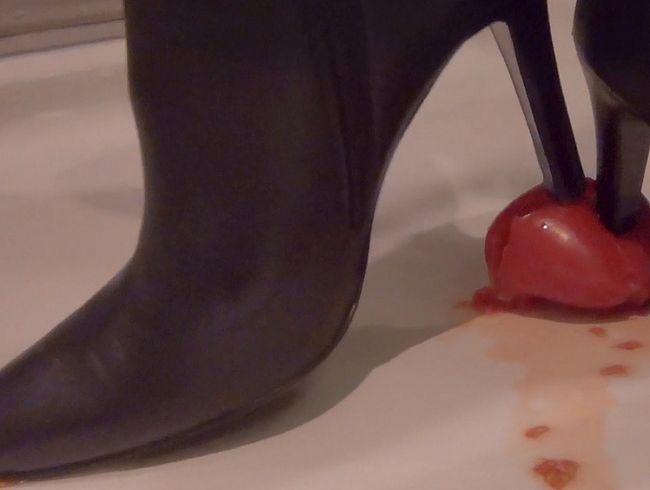 Lady Larissas Tomaten zerdrücken
