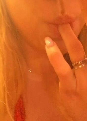 Angew*xxte kleine Schlampe Pia lec*T die SAHNE auf