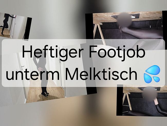 s*xy foot**b im Nylonsuit unterm Melktisch ! Krasser Orgasmus !