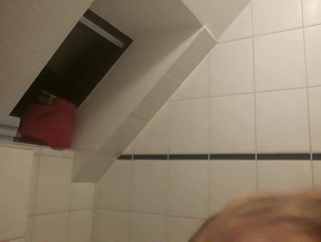 Vor dem zu Bett  gehen, nochmal pi*i gemacht