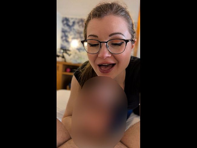 Bitte spri** mir in den Mund!! An Vatertag Stiefdaddys schw**z abgemolken