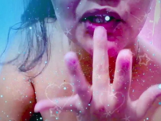 Twerking, ana*e Masturbation, fin**r im Mund und schlä*e auf den Körper
