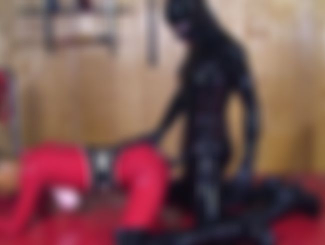 Eva mit str*pon fi**en