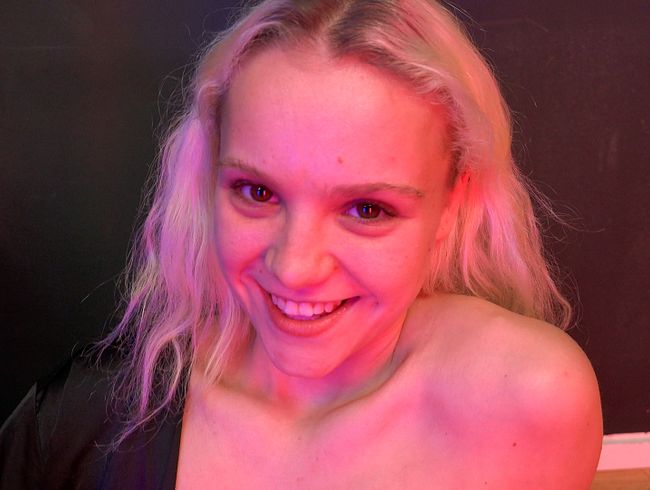 MILF bes**gt es unseren beiden Teenie-musc**s!!!