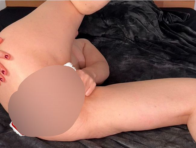 BEIDE LÖCHER MIT ana*PLUG UND dil*o GESTOPFT UND ZUM ORGASMUS GEfi**T!