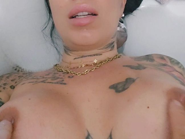 Nass, versaut und mit sper*a im Gesicht. So hab ich es am liebsten!